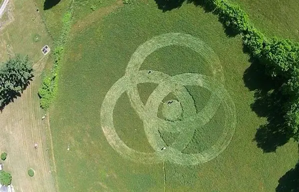 Gray Hay Field's Crop Circle: Aliens or Prank? | Latest UFO sightings Famous Crop Circle