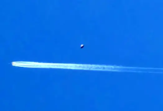 ufo-near-plane