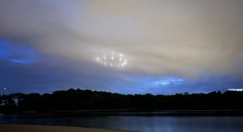 Several slow flickering UFOs in the sky over Bloomington, Minnesota 29-May-2021