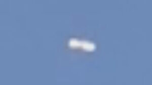 Tic tac shape UFO flying across the sky over Oregon City – November ...