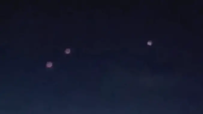 Flashing UFOs filmed from a plane over West Virginia - Pennsylvania border