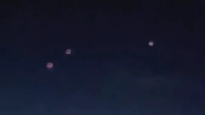Flashing UFOs filmed from a plane over West Virginia - Pennsylvania border