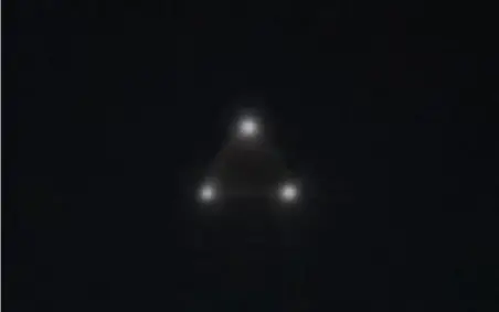 Triangular UFO Over New Bern, North Carolina – November 13, 2025 • Newest UFO Sightings